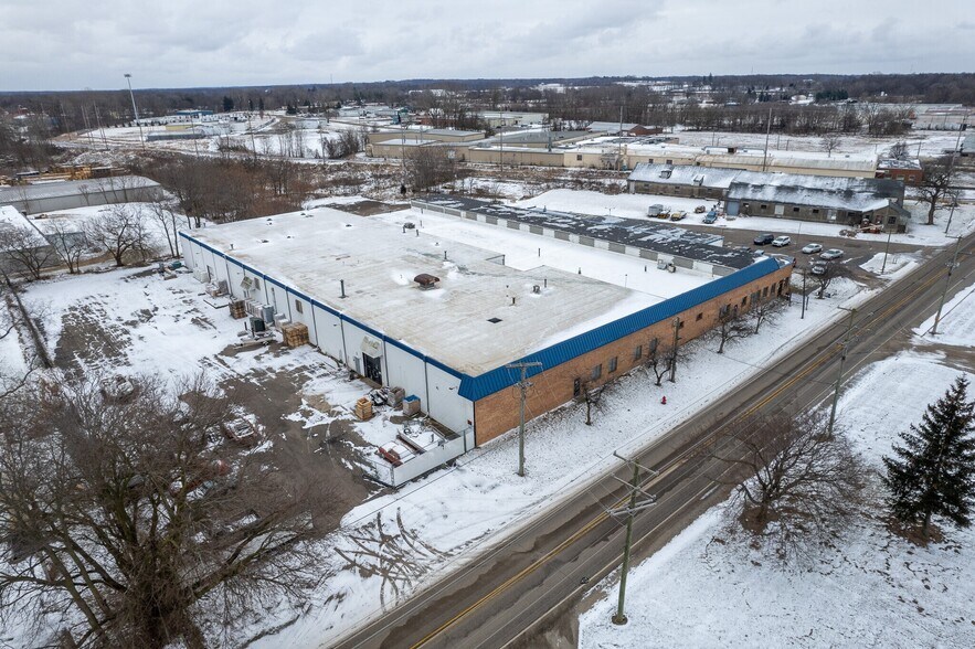 More Photos Of 325 Jay St, Coldwater Warehouse For Lease
