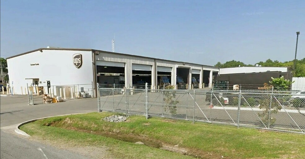 More Photos Of 2600 Booth St, Monroe Distribution For Sale