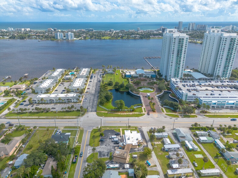 More Photos Of 258 Riverside Dr, Daytona Beach Storefront Retail Office For Sale