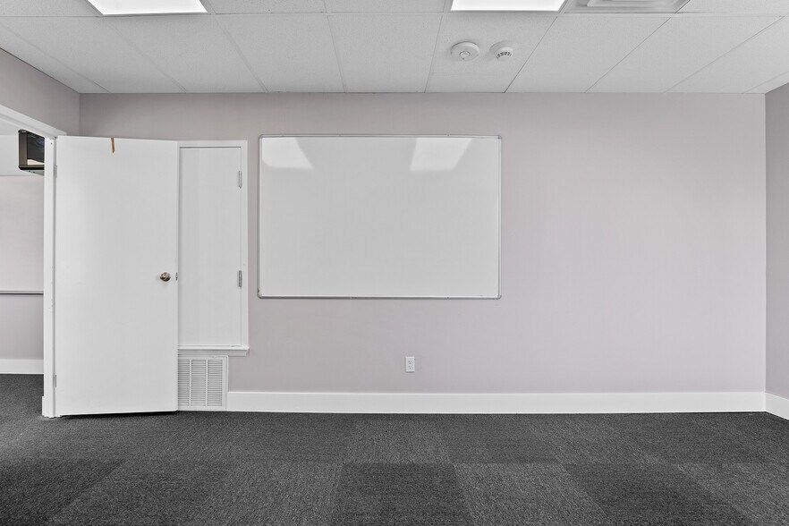 More Photos Of 2300 E 14th St, Tulsa Office For Lease