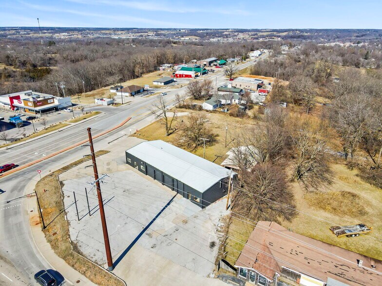 More Photos Of 203 South St, Ozark Auto Dealership For Sale