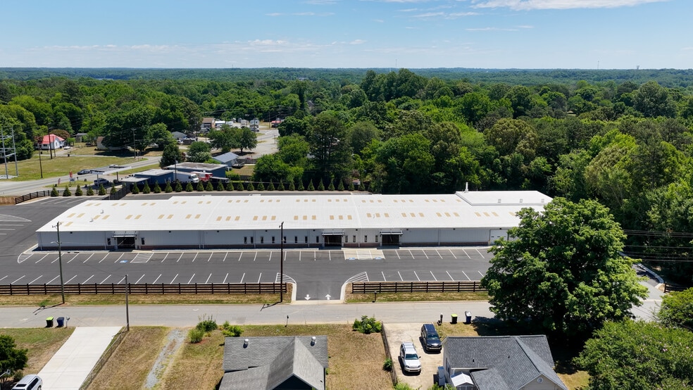 Primary Photo Of 114 S State St, Haw River Manufacturing For Sale