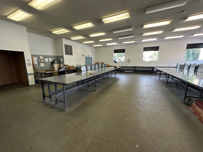 More Photos Of 126 Franklin St, Torrington Light Manufacturing For Sale