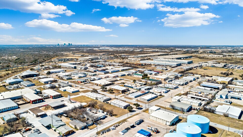 More Photos Of 4300 Garland Dr, Haltom City Warehouse For Lease