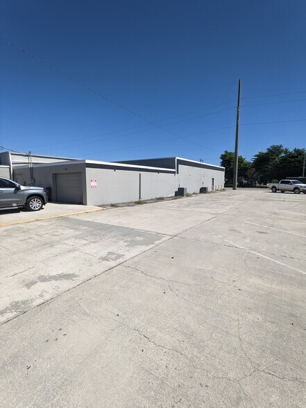 More Photos Of 910-912 Del Prado Blvd S, Cape Coral Freestanding For Lease