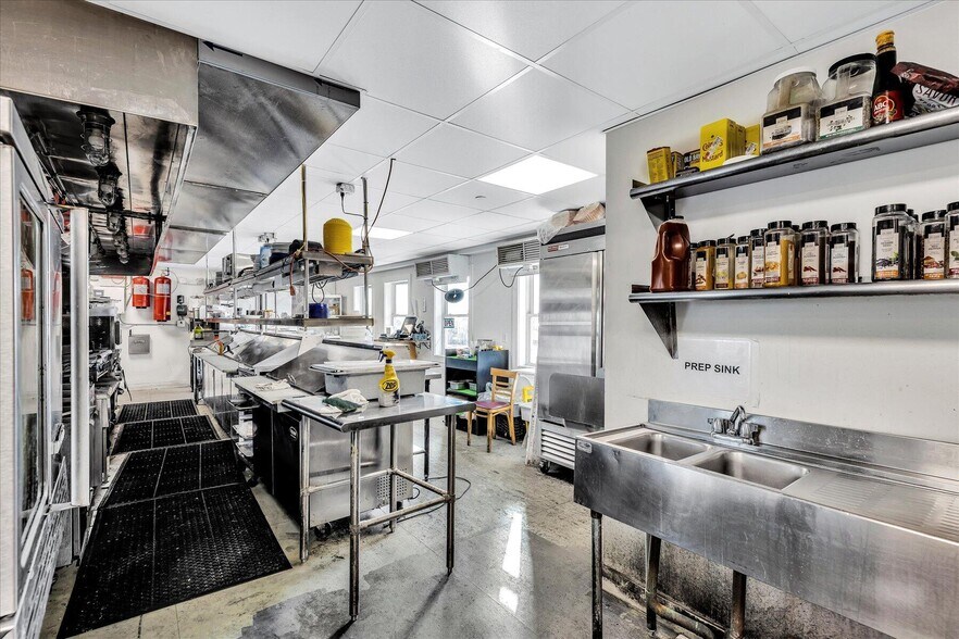 More Photos Of 317-319 Commercial St, Provincetown Restaurant For Lease