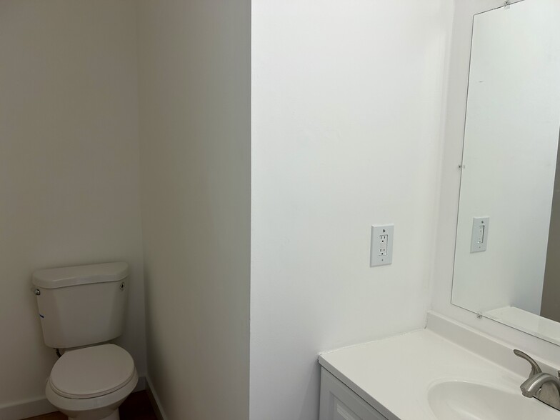 More Photos Of 1477 S 8th St, Fernandina Beach Office For Lease