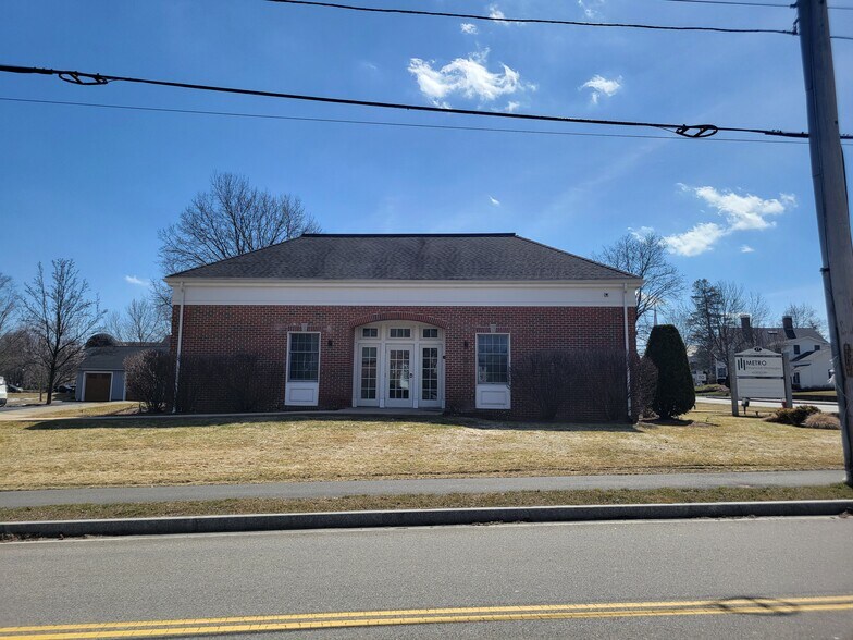 More Photos Of 17 North Rd, Chelmsford Bank For Lease
