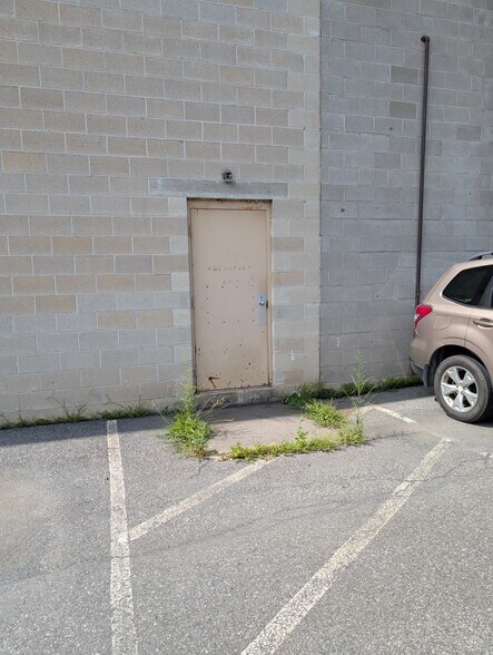 More Photos Of 40 3rd St, Walnutport Warehouse For Lease