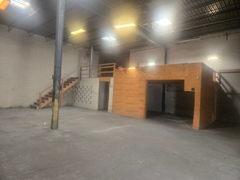 More Photos Of 23-25 Garfield Ave, Woburn Office For Lease