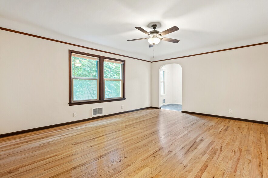 More Photos Of , Seattle Multifamily For Sale