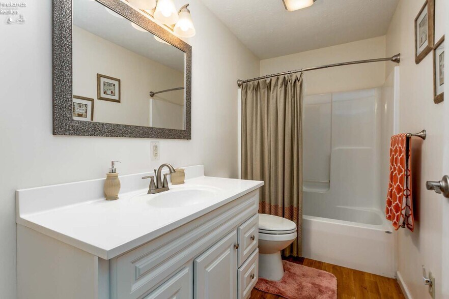 More Photos Of 5414 Homegardner Rd, Castalia Apartments For Sale