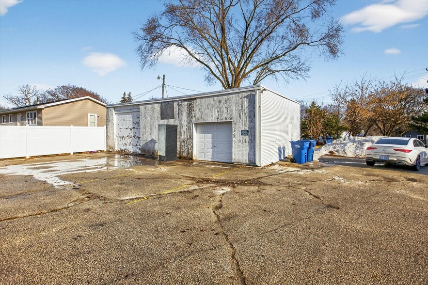 More Photos Of 102 Ausable State Rd, Bay City Freestanding For Sale