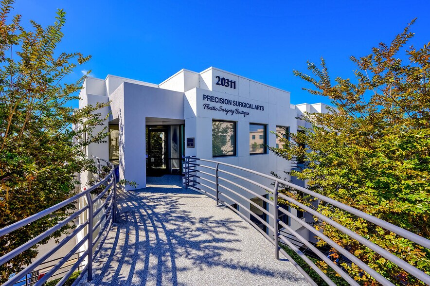 More Photos Of 20311 Birch St, Newport Beach Medical For Lease
