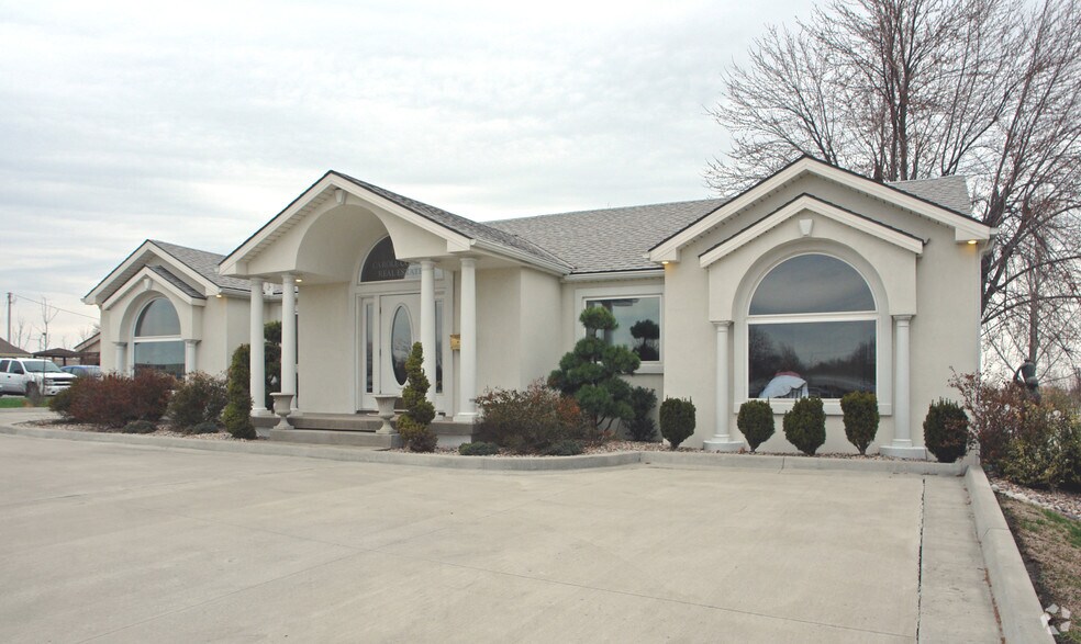 More Photos Of 1101 W Us-40 Hwy, Blue Springs Office For Lease