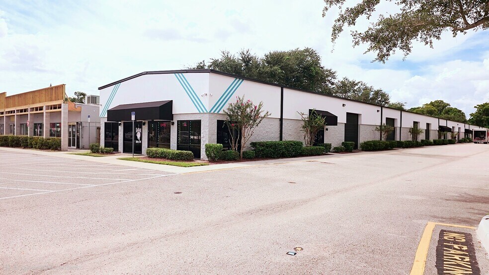 More Photos Of 1720 N Goldenrod Rd, Orlando Showroom For Lease