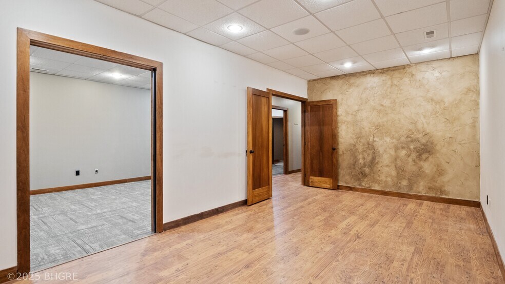 More Photos Of 202 S 9th St, Indianola Storefront For Sale