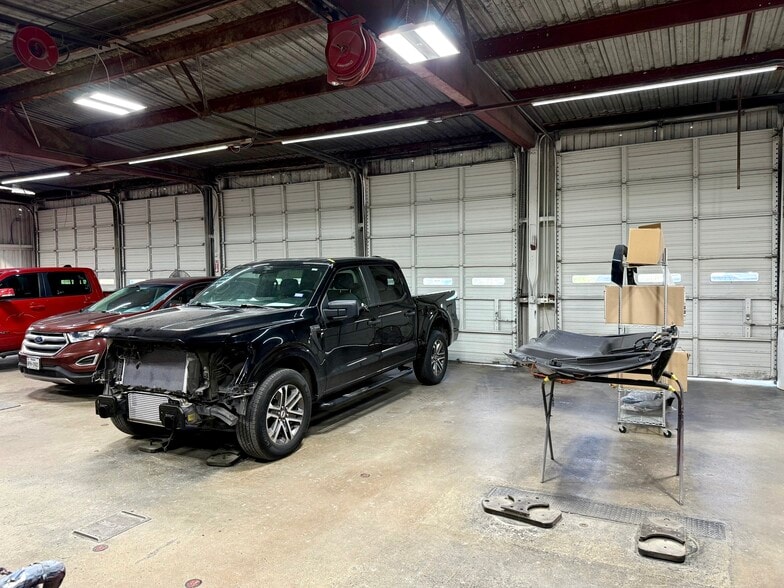 More Photos Of 1830 Jackson Keller Rd, San Antonio Warehouse For Sale