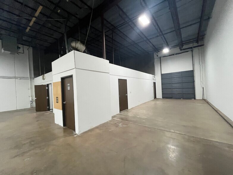 More Photos Of 4220-4232 Charter Ave, Oklahoma City Warehouse For Lease
