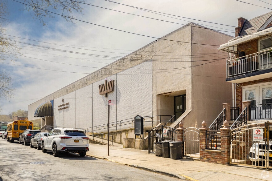 More Photos Of 1440 E 99th St, Brooklyn Medical For Sale