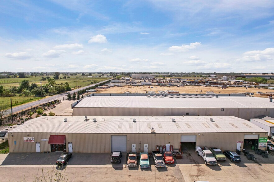 More Photos Of 12811 E Brandt Rd, Lockeford Warehouse For Sale