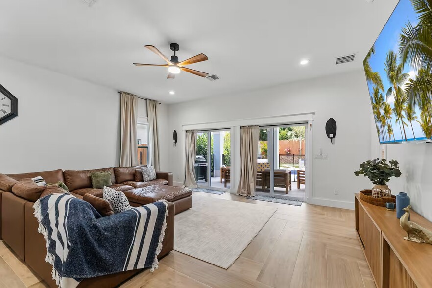 More Photos Of 1960 NE Dixie Hwy, Jensen Beach Apartments For Sale