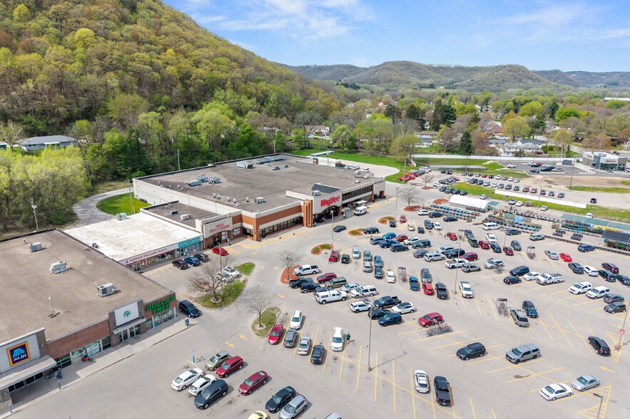 More Photos Of 1475 W Service Dr, Winona Supermarket For Sale