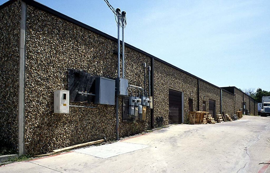 More Photos Of 10836 Grissom Ln, Dallas Light Manufacturing For Lease