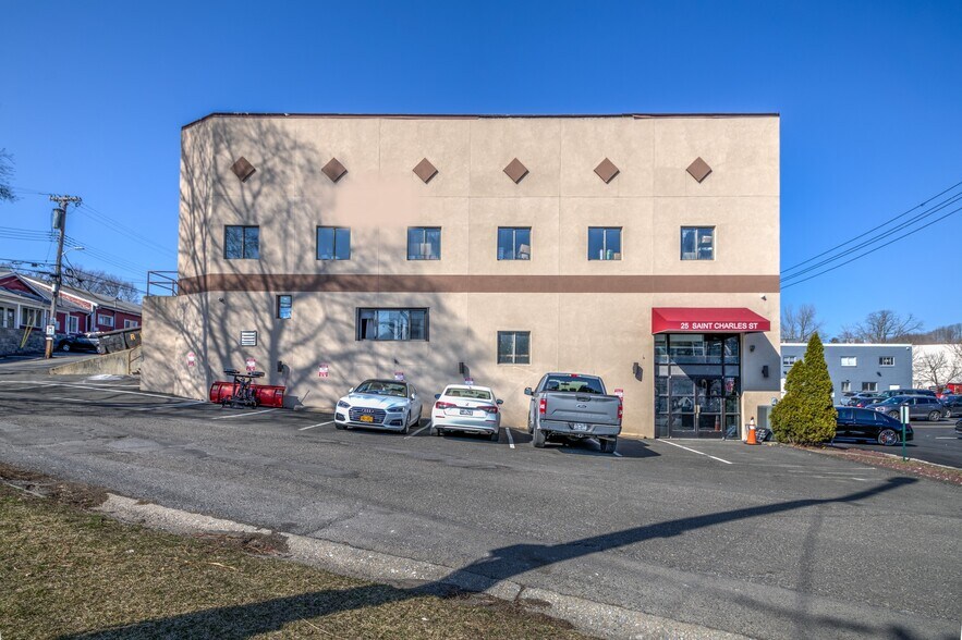 More Photos Of 25 Saint Charles St, Thornwood Distribution For Sale