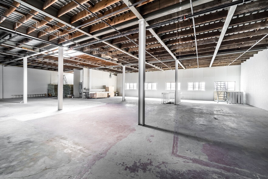 More Photos Of 6595 Rue Saint-Urbain, Montréal Warehouse For Sale