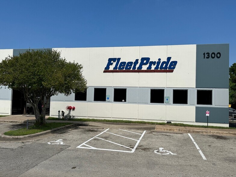 More Photos Of 1300 Smith Rd, Austin Warehouse For Lease