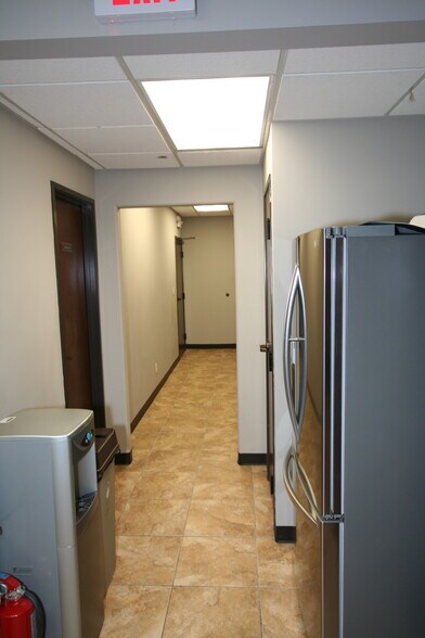 More Photos Of 16116 College Oak Dr, San Antonio Research And Development For Lease