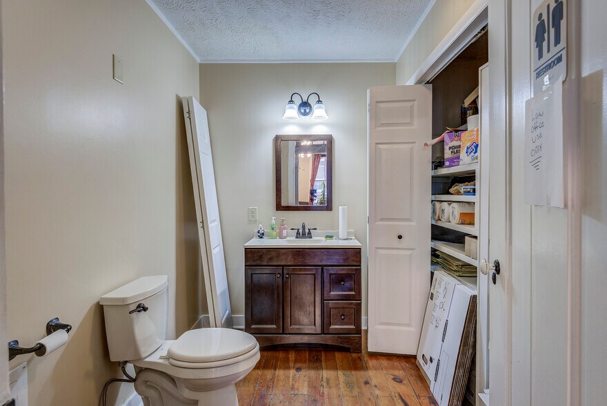 More Photos Of 107 E Main St, Jonesborough Storefront For Sale
