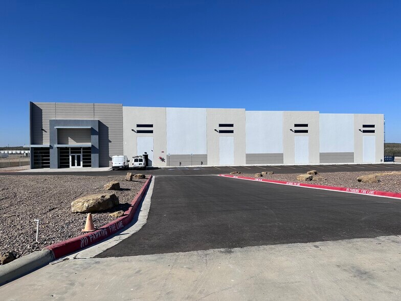 Primary Photo Of 19926 Kraus Lp, Laredo Distribution For Sale