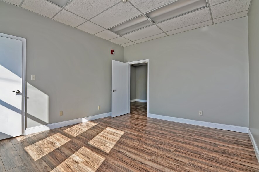 More Photos Of 1078 Main St, Leicester Coworking Space