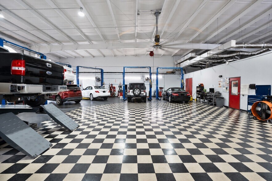 More Photos Of 2350 Us-17-92, Longwood Showroom For Sale