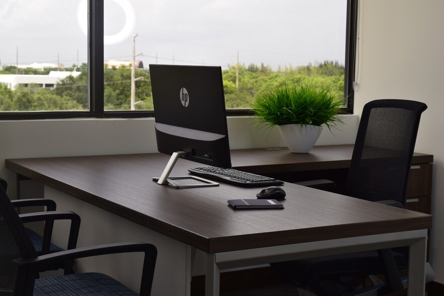 More Photos Of 1900 Glades Rd, Boca Raton Coworking Space