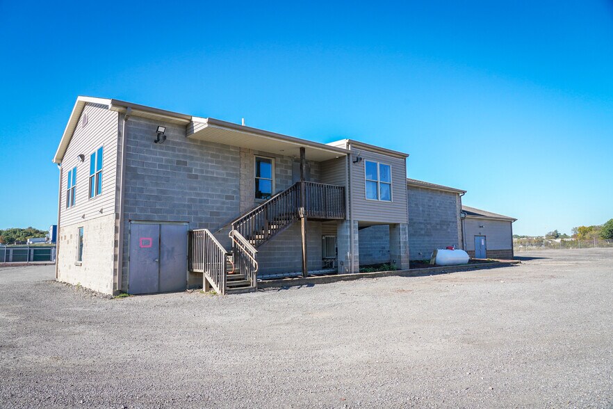 More Photos Of 102 Cecil Henderson Rd, Canonsburg Service For Lease