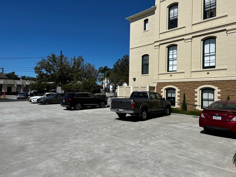 More Photos Of 925 De La Vina St, Santa Barbara Office For Lease