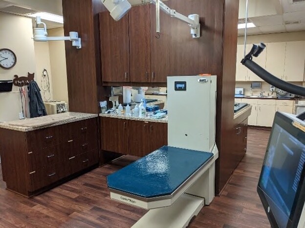 More Photos Of 10105 W Fairmont Pky, La Porte Veterinarian Kennel For Sale