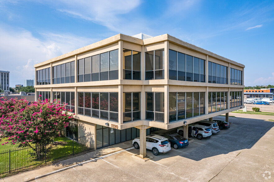 Primary Photo Of 1120 Empire Central Pl, Dallas Medical For Lease