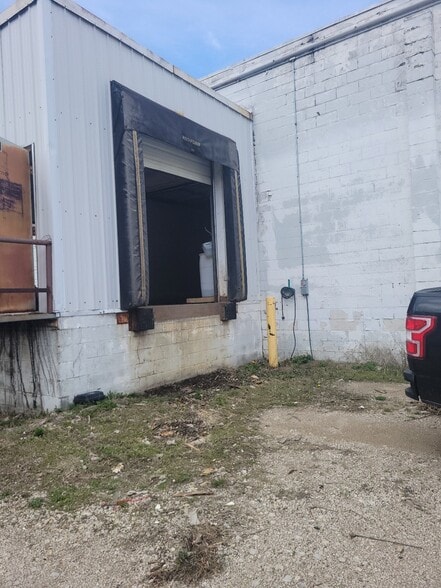 More Photos Of 800 W 17th St, Muncie Warehouse For Sale