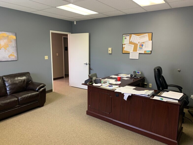 More Photos Of 1001 N Hickory Rd, South Bend Office For Lease