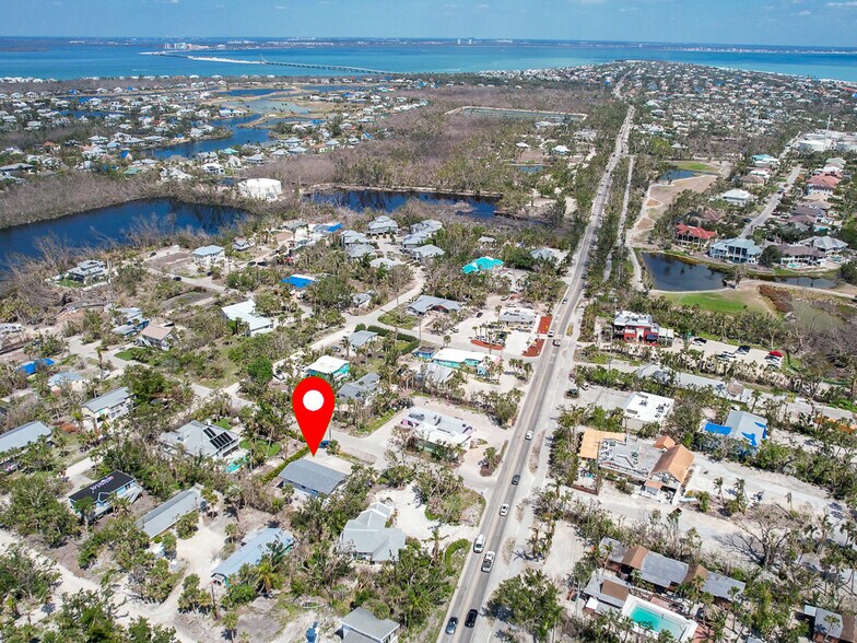 More Photos Of 905 Fitzhugh St, Sanibel Freestanding For Sale