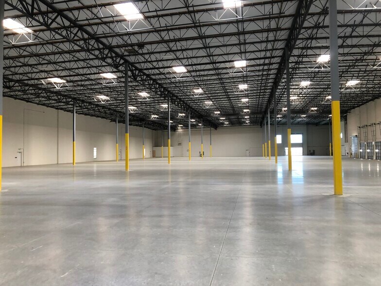 More Photos Of 14 Longitude Way, Corona Distribution For Sale