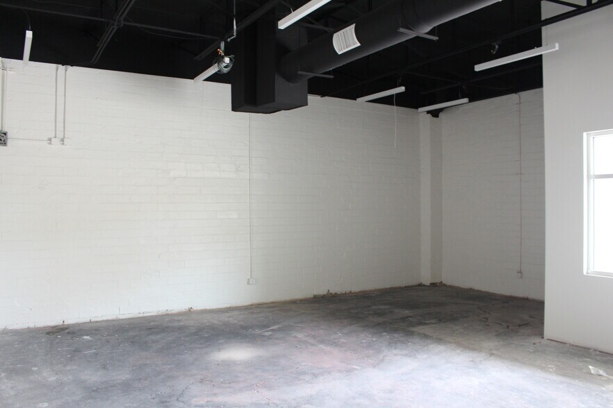 More Photos Of 302 W Defee Ave, Baytown Specialty For Sale