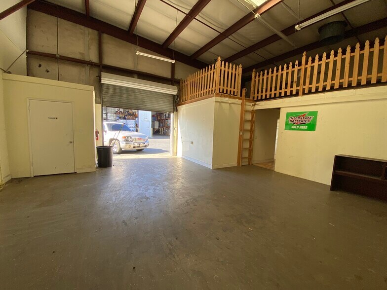 Primary Photo Of 266 Button Ave, Manteca Warehouse For Lease