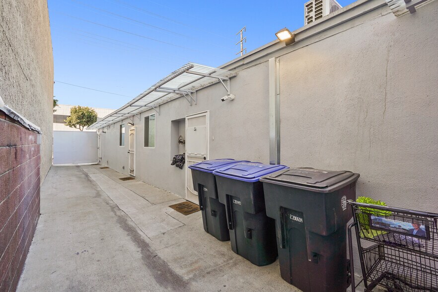 More Photos Of 1130 N Hollywood Way, Burbank Freestanding For Lease