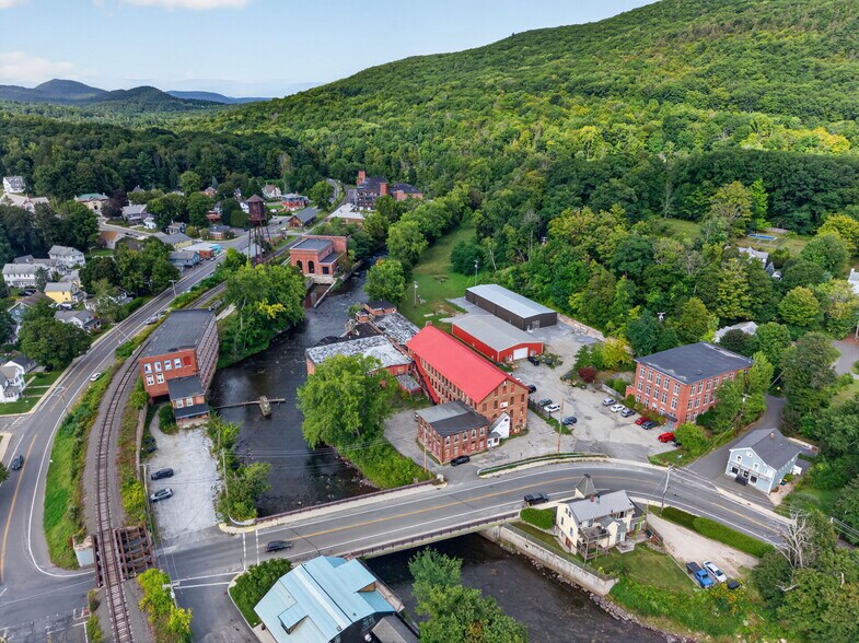 More Photos Of 420 Park St, Housatonic Flex For Sale