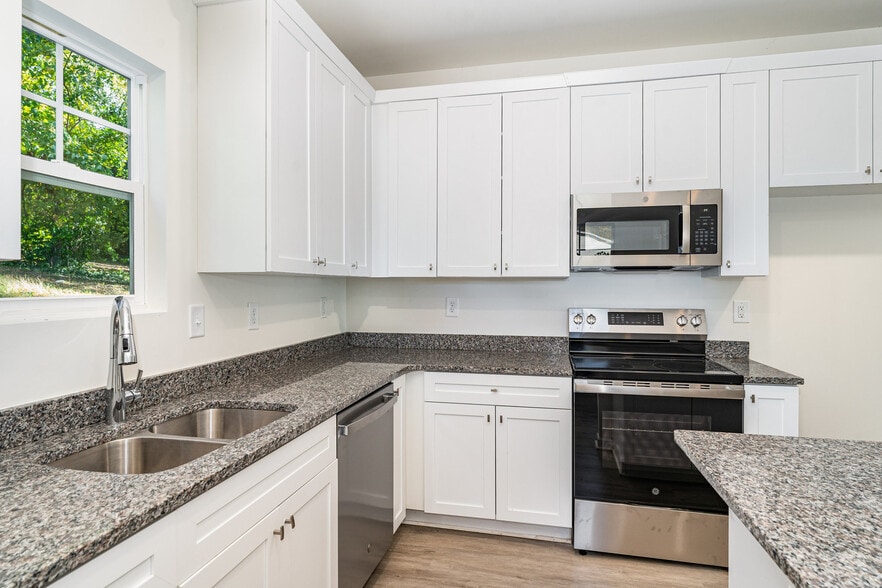 More Photos Of 711 Fairview St, High Point Multifamily For Sale